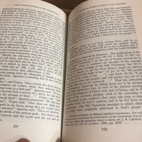 New International Commentary on the New Testament The second Epistle to Corinthi - Picture 8 of 12